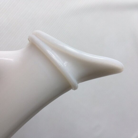 Milk Glass Bud Vase Narrow Pitcher Handle Rose Floral Flower 7" White Vintage - Picture 8 of 12